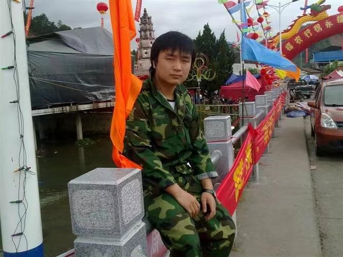 如影随形的第二张照片--武平相亲网
